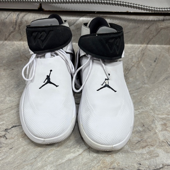 RARE 2017 Nike Air Jordan's WHY NOT ZERO WHITE/BLACK Russel Westbrook size 12 - Picture 1 of 6